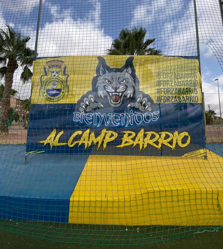 📜 La A.D. Barrio Peral renueva su imagen exterior y reivindica su historia