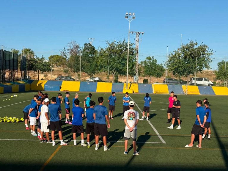 🏆 ¡Que ruede el balón! La AD Barrio Peral inicia su asalto al ascenso en San Pedro del Pinatar.
