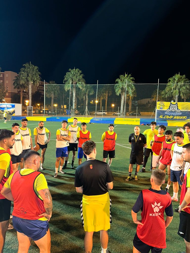 🏟️ Fin de semana de fútbol en el Camp Barrio: el Primera Autonómica busca su segunda  victoria en casa