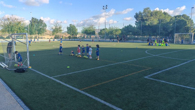 🏟️ ¡Fútbol sin descanso! El Primera Autonómica manda en casa este fin de semana